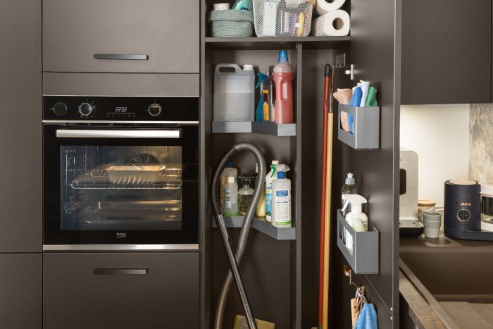 Meuble de rangement pour l'entretien dans une cuisine équipée SoCoo'c